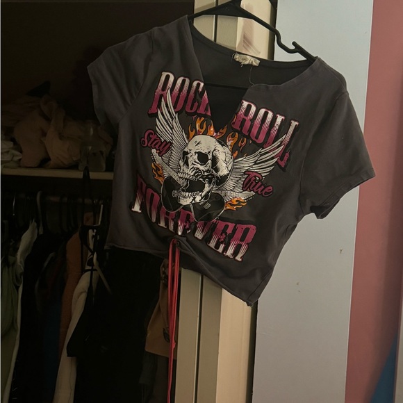 Cute crop top - Picture 1 of 2